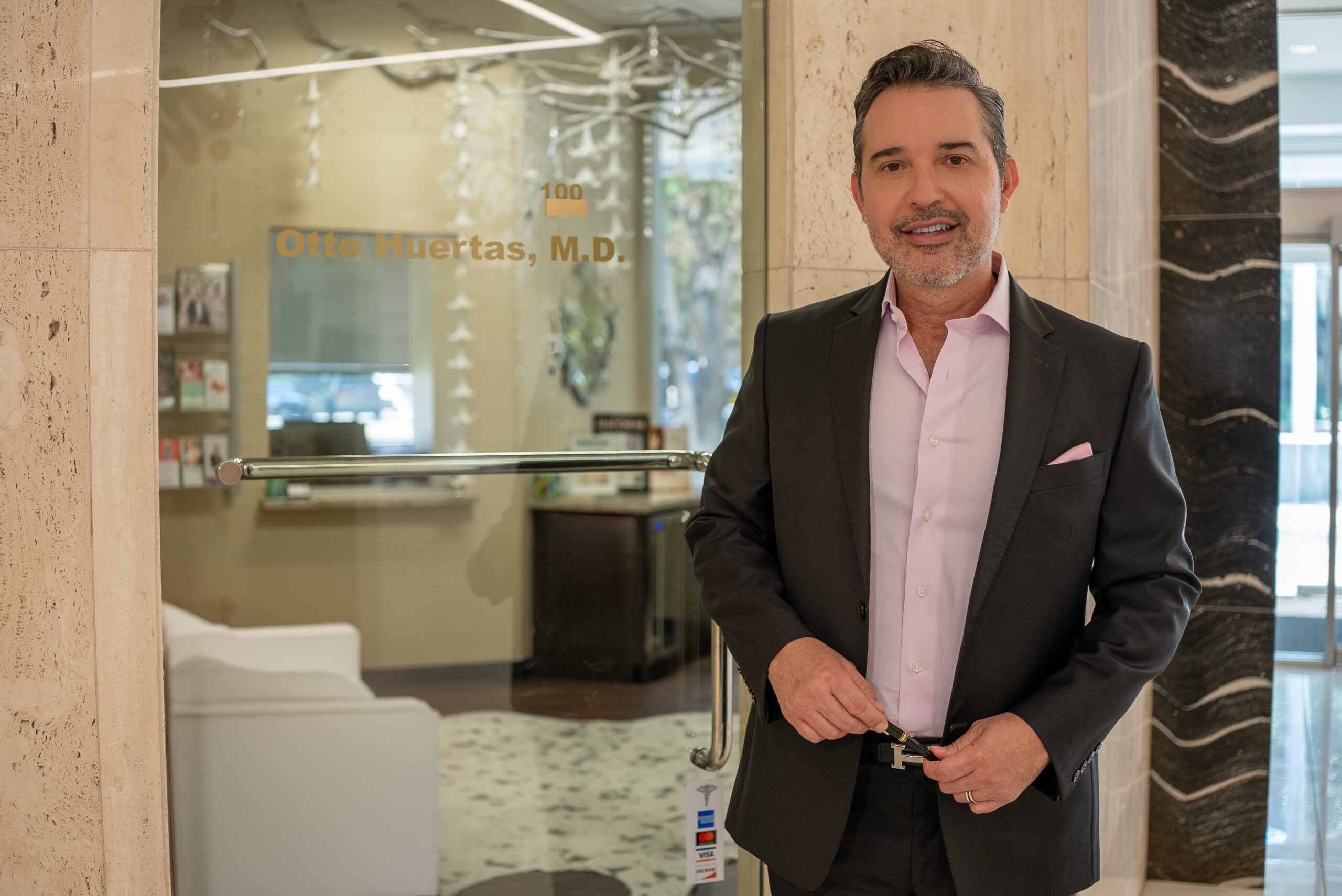 Dr. Otto Huertas from Dallas Cosmetic Center welcome you